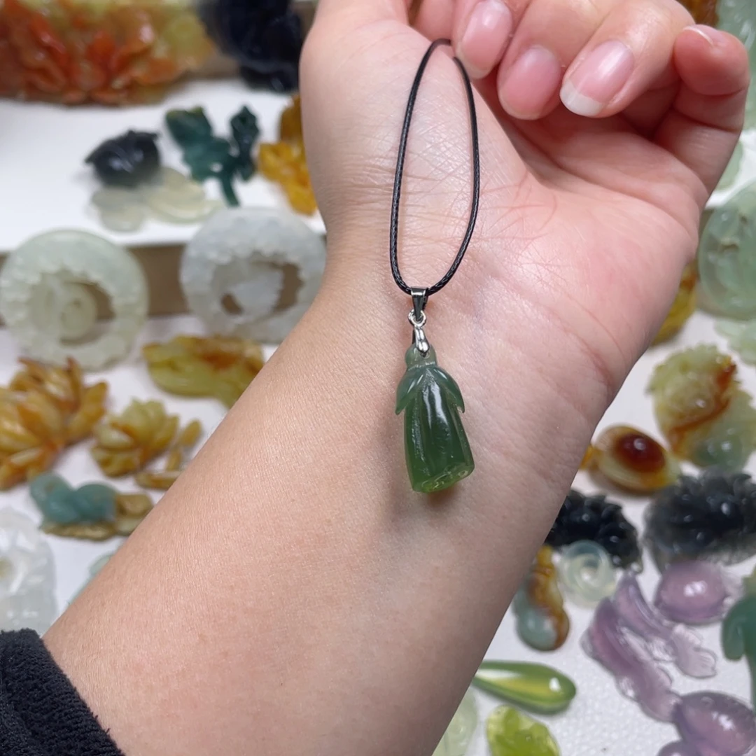 蛇纹石玉未镶嵌颈饰