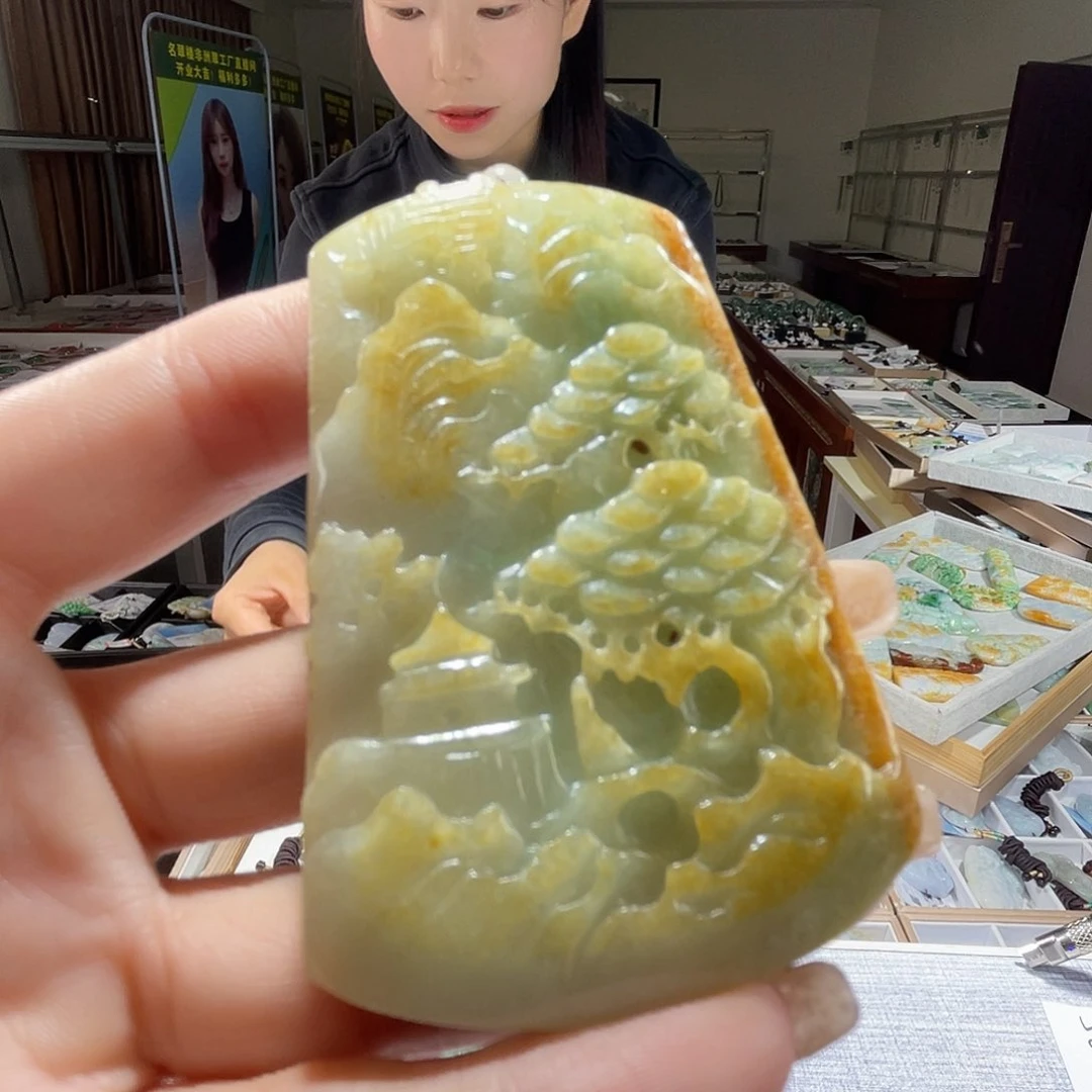 翡翠未镶嵌颈饰一