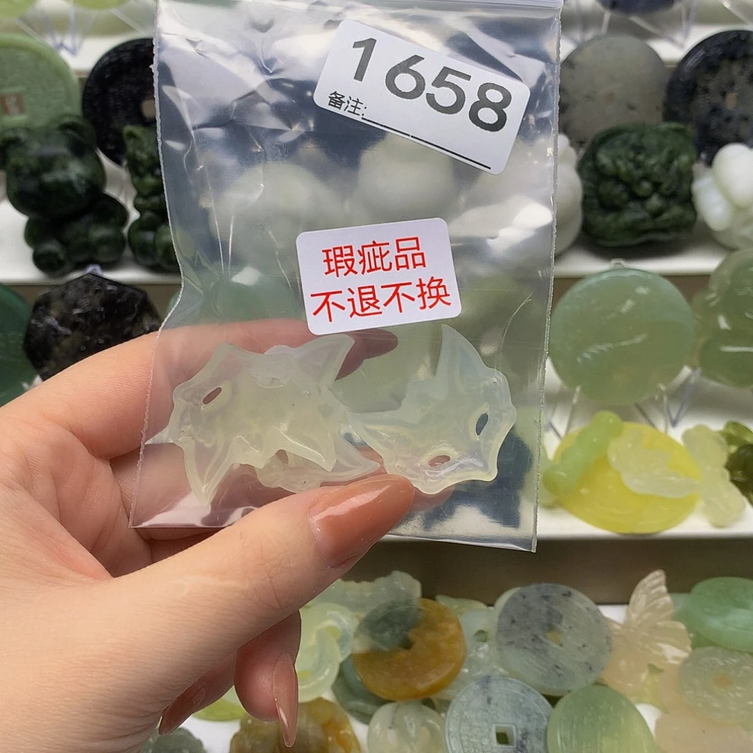 蛇纹石玉未镶嵌颈饰吐*?