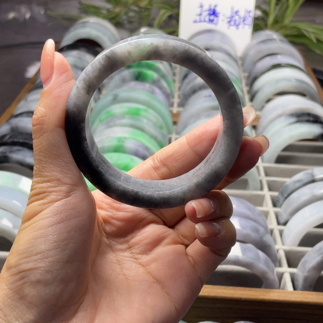 定制翡翠未镶嵌翡翠手镯