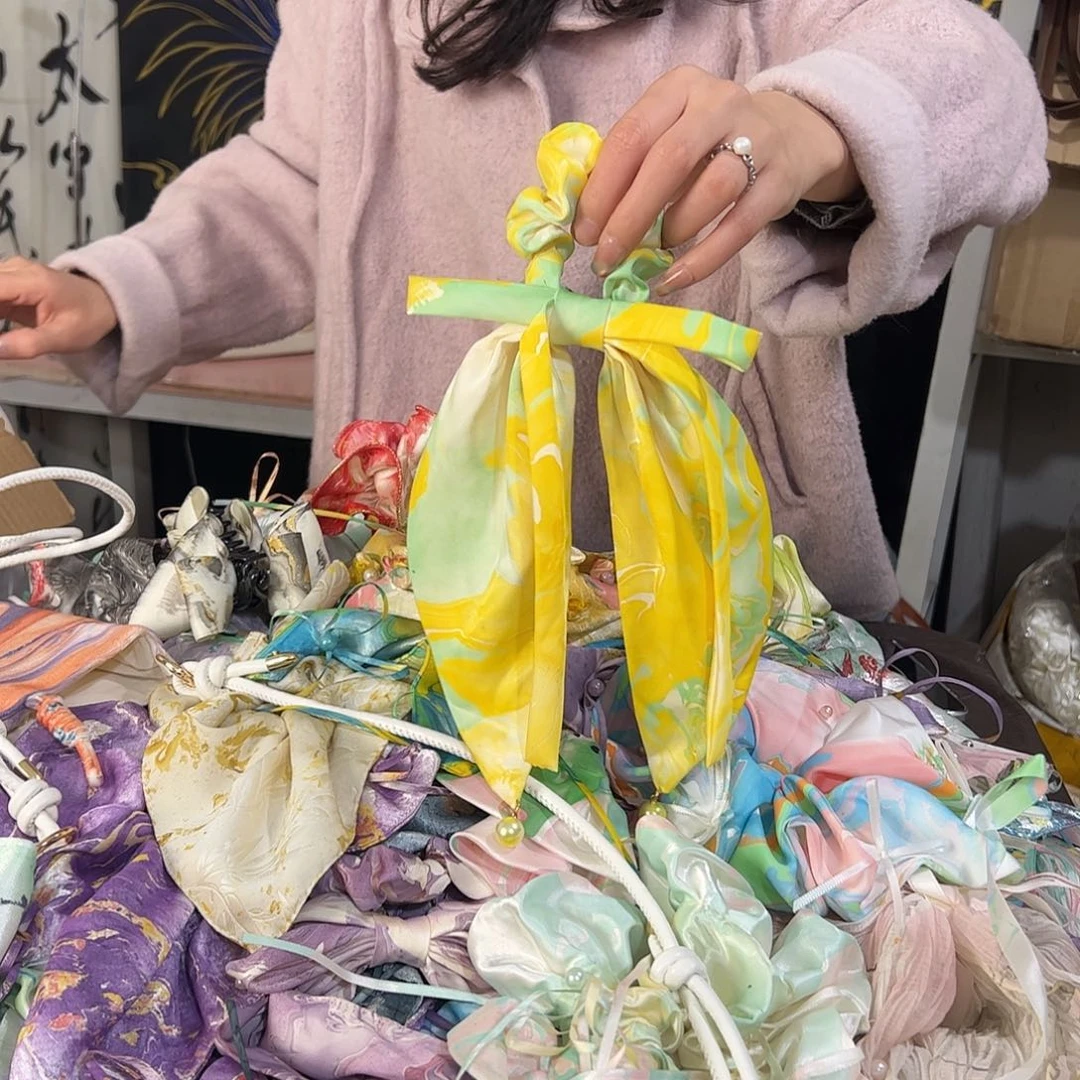 想****248兔耳朵发圈不退不换