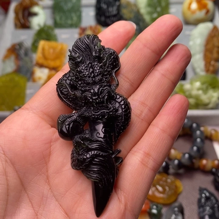 漫***兴蛇纹石玉未镶嵌颈饰