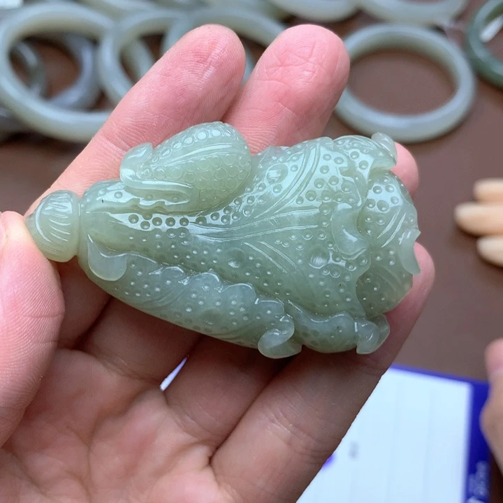 和田玉未镶嵌颈饰八**乐