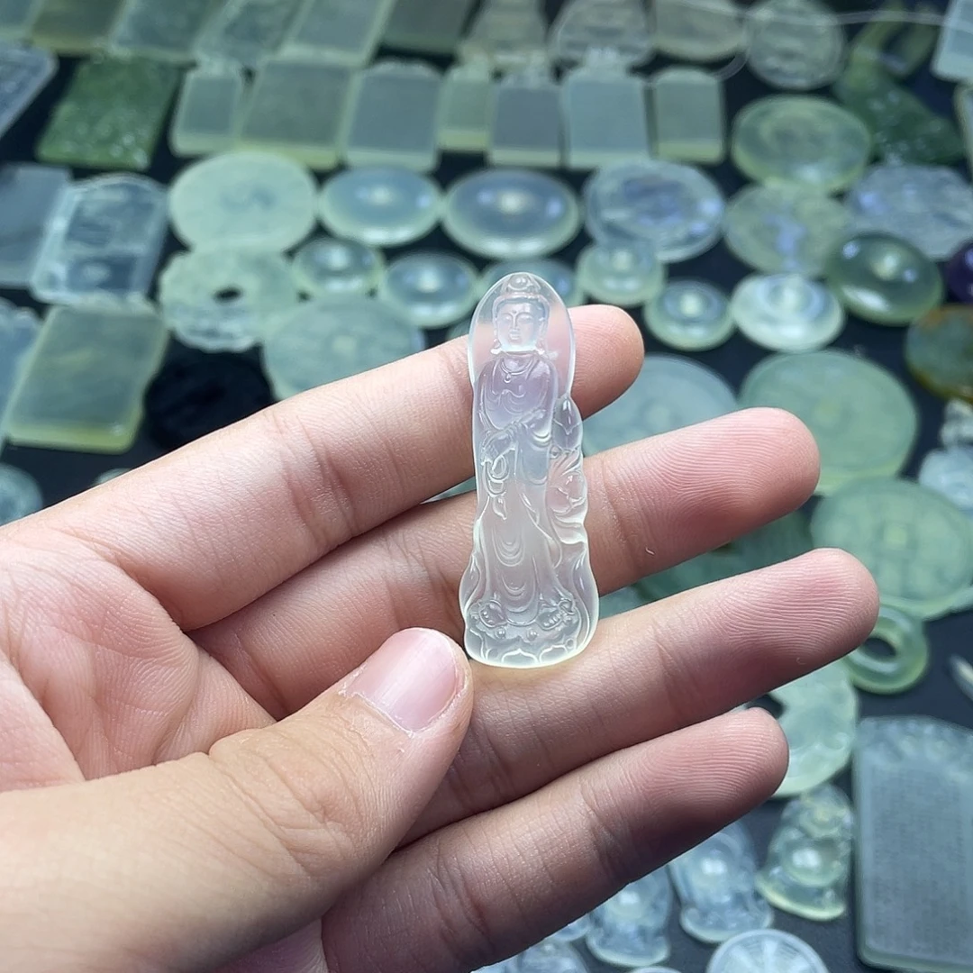 岫玉未镶嵌颈饰站观音