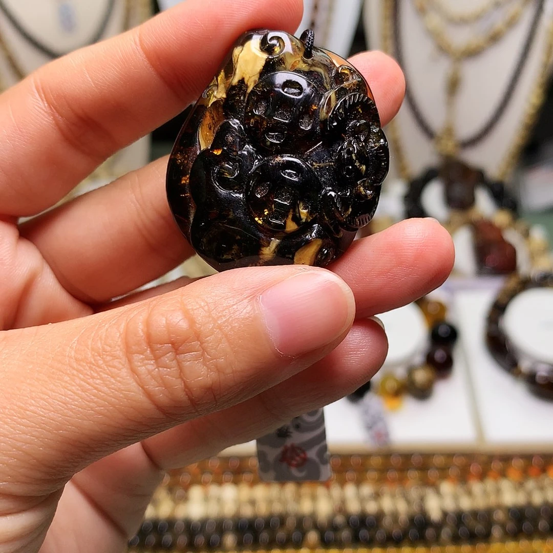 风***朽未镶嵌琥珀裸石抚顺琥珀