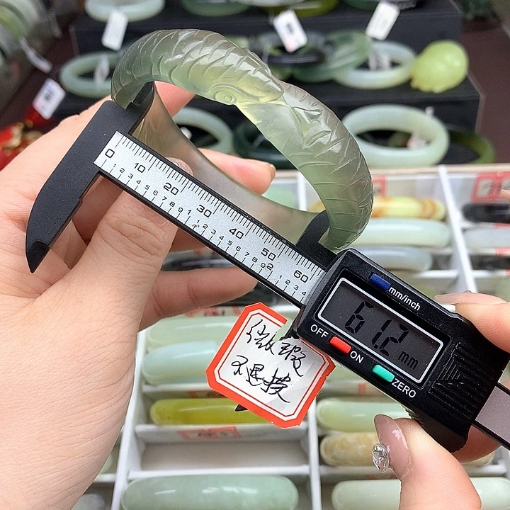 蛇纹石玉手镯未镶嵌693