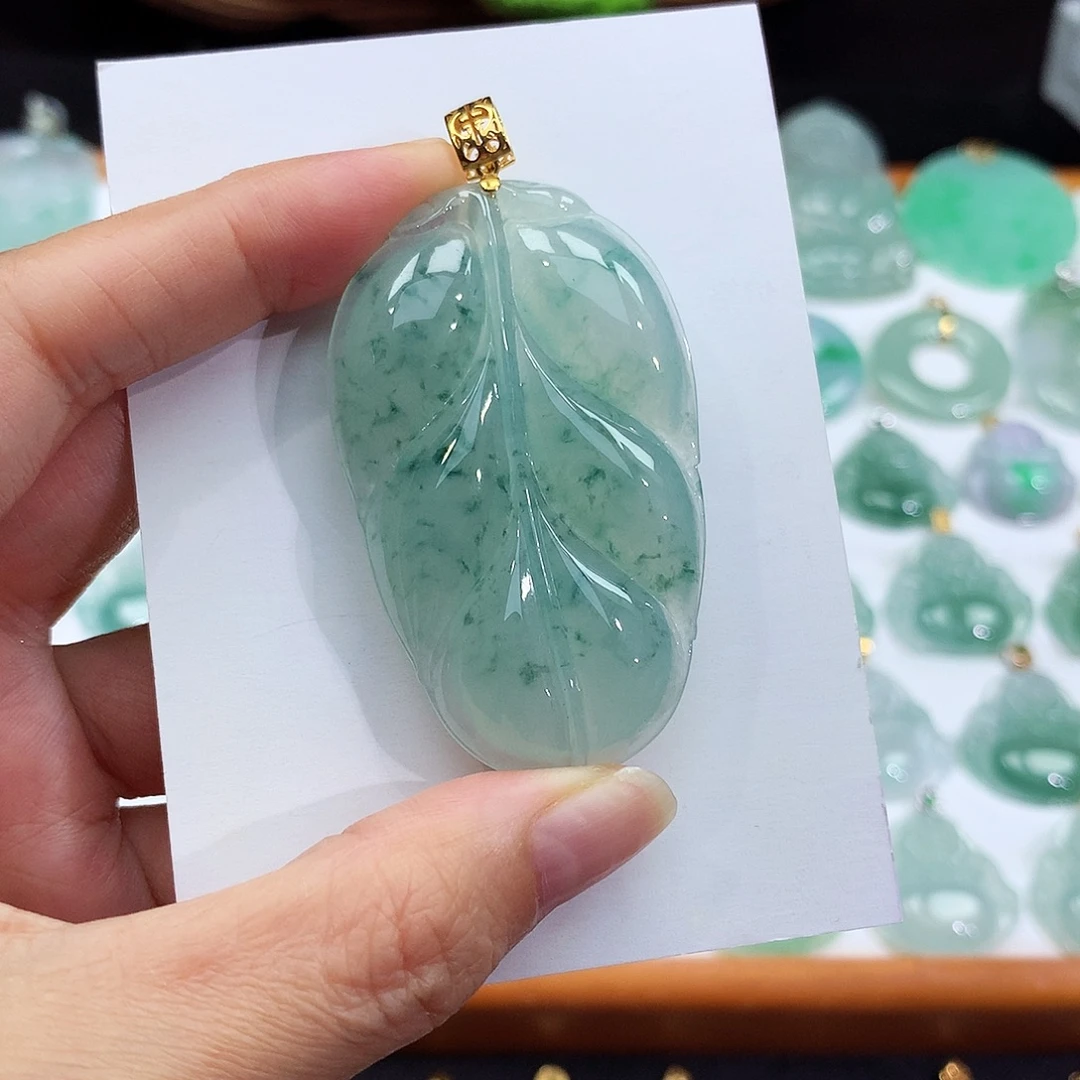 翡翠18K金镶嵌颈饰翡翠吊坠