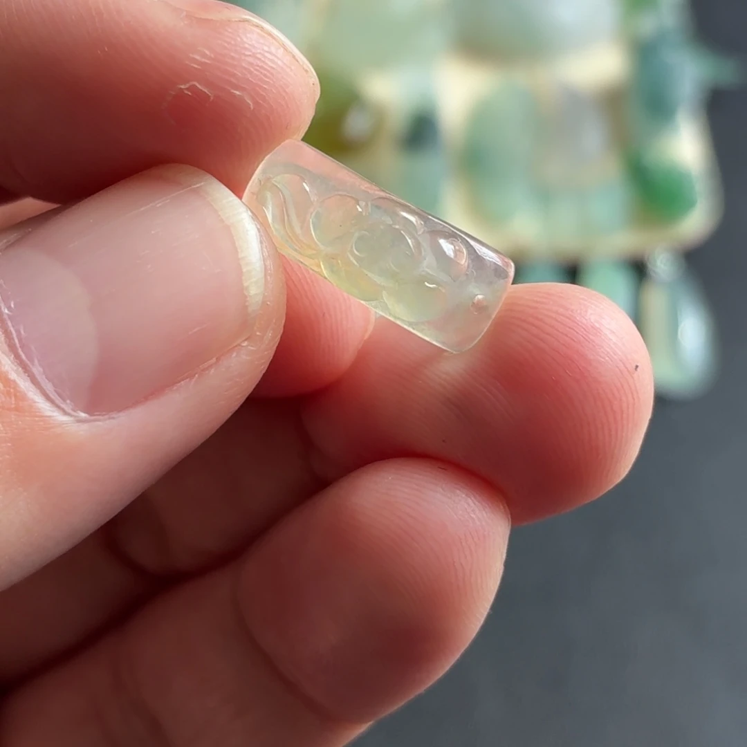 定制翡翠未镶嵌手牌