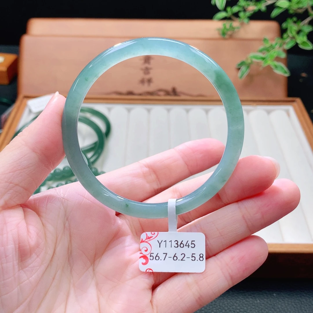 翡翠未镶嵌手镯（圆镯）