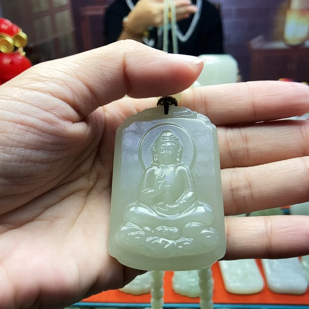 颈饰未镶嵌和田玉果**?