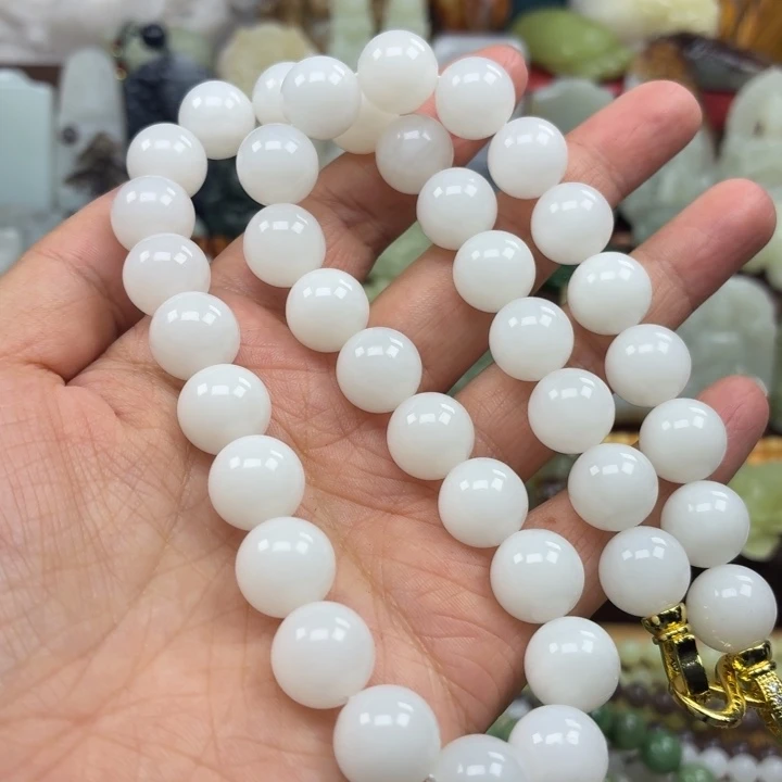 小***8和田玉未镶嵌颈饰