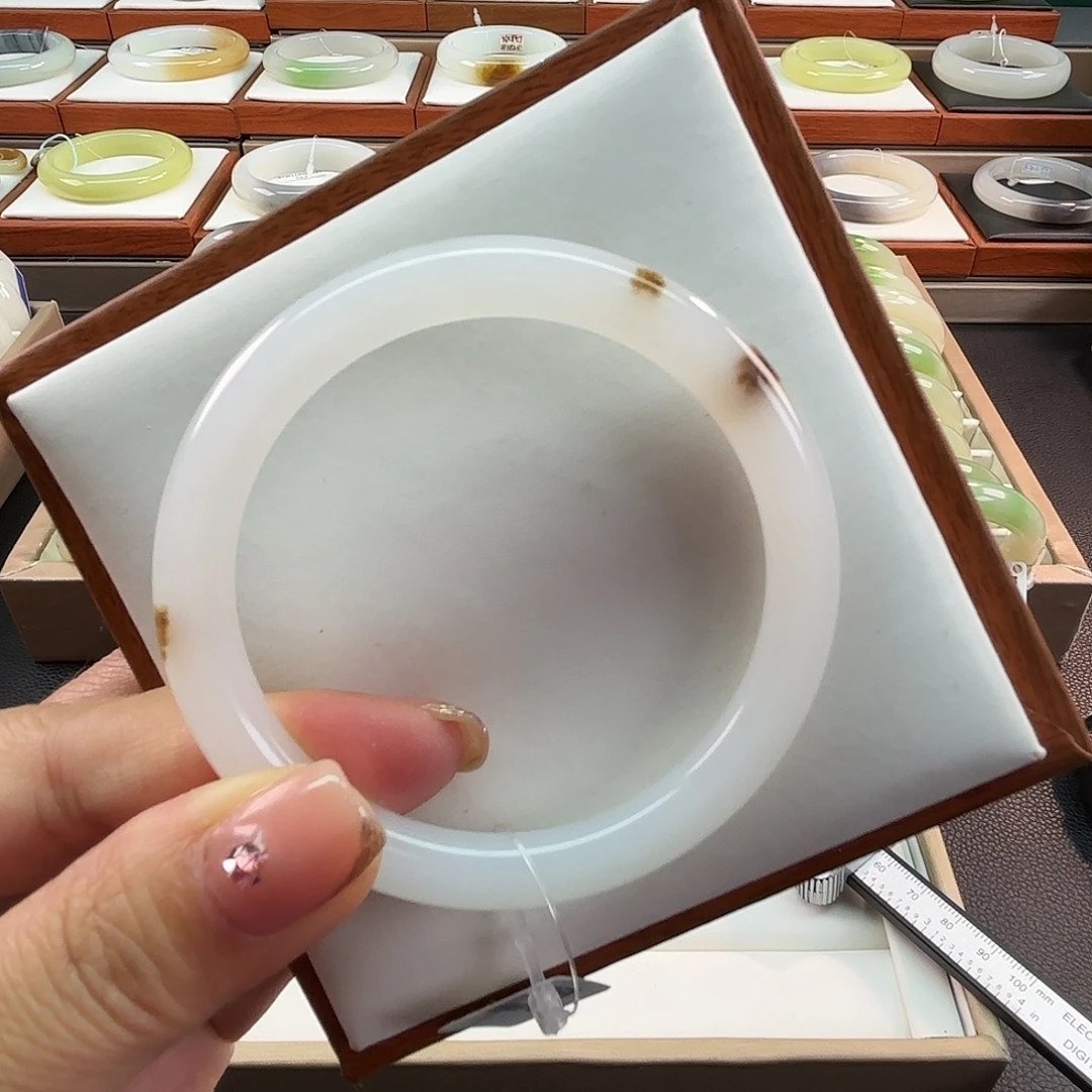 和田玉未镶嵌手镯54飘桂花糖