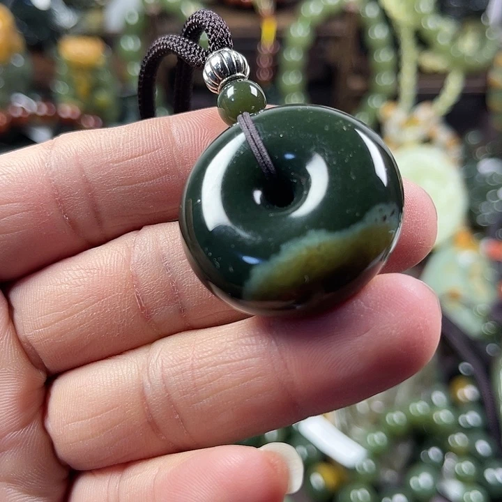 透闪石质玉挂件未镶嵌清***乐