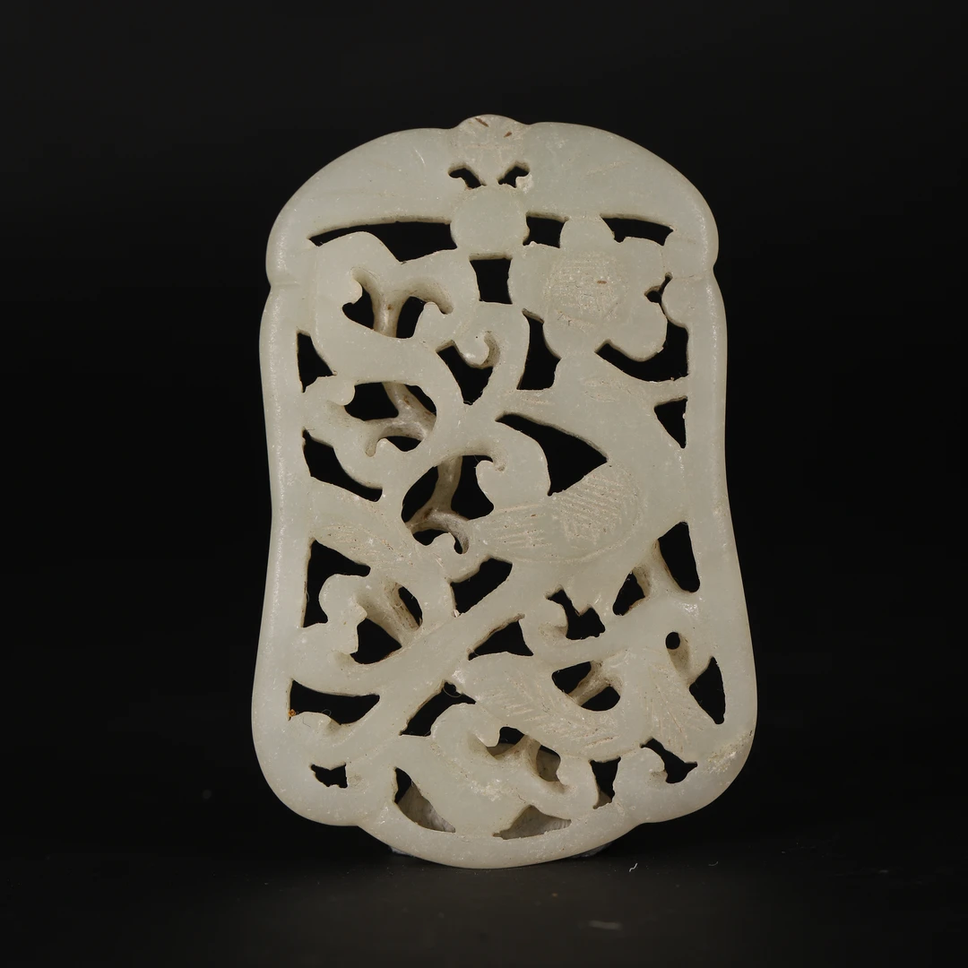 Lot47 清代和田玉喜鹊登梅挂件