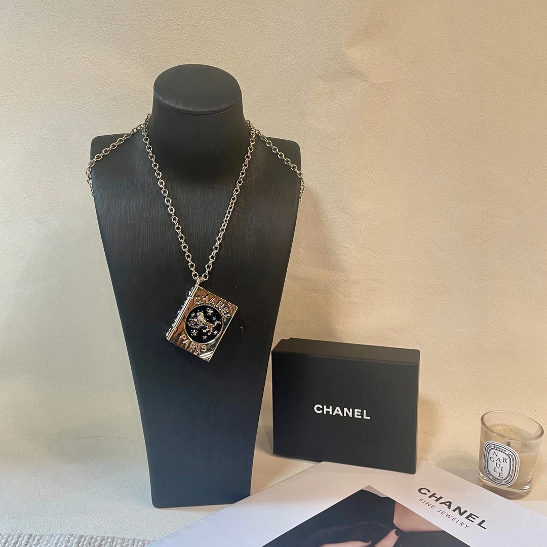 99新 Chanel/香奈儿 魔法书项链 辛芷蕾同款 未使用