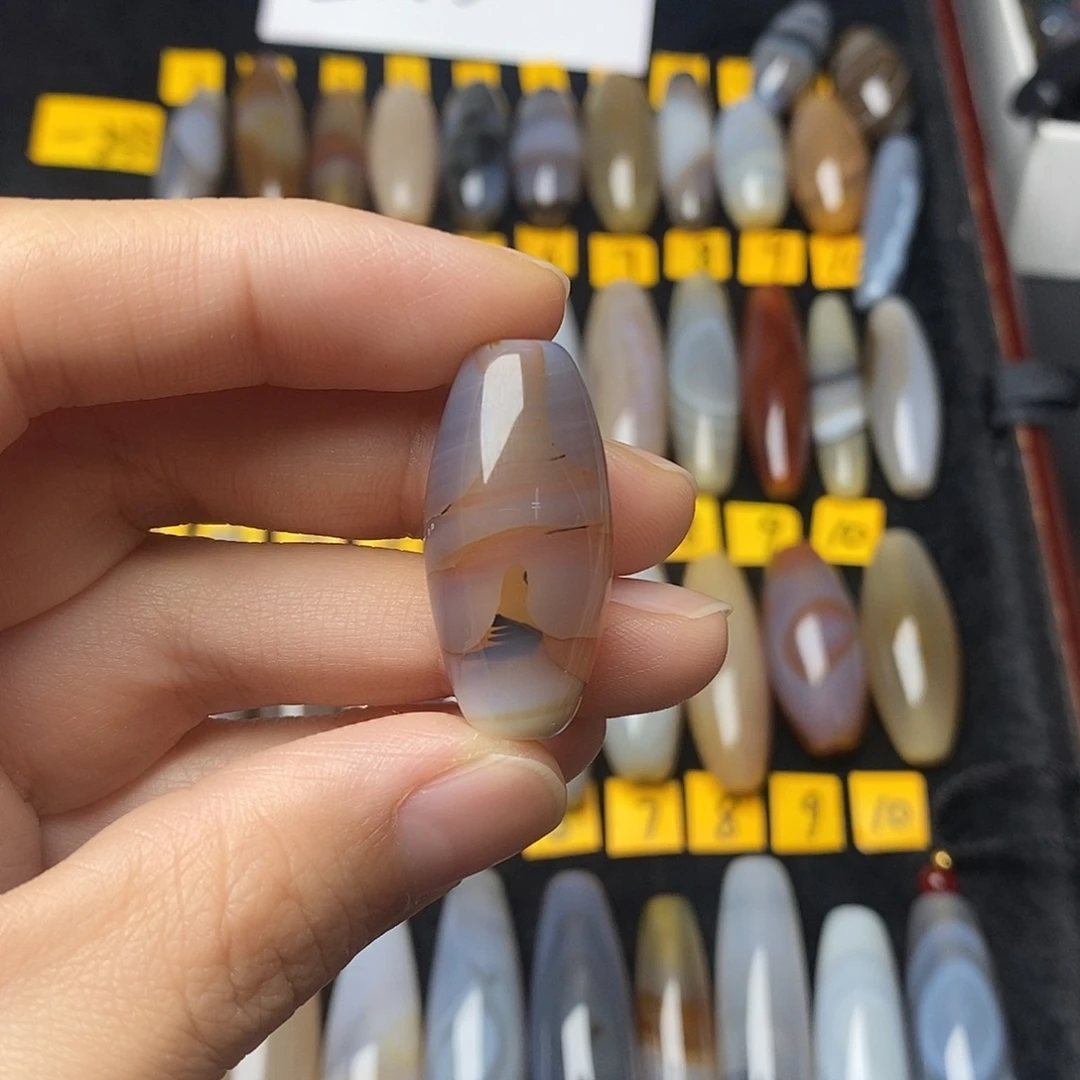 雾***何玛瑙/玉髓未镶嵌颈饰