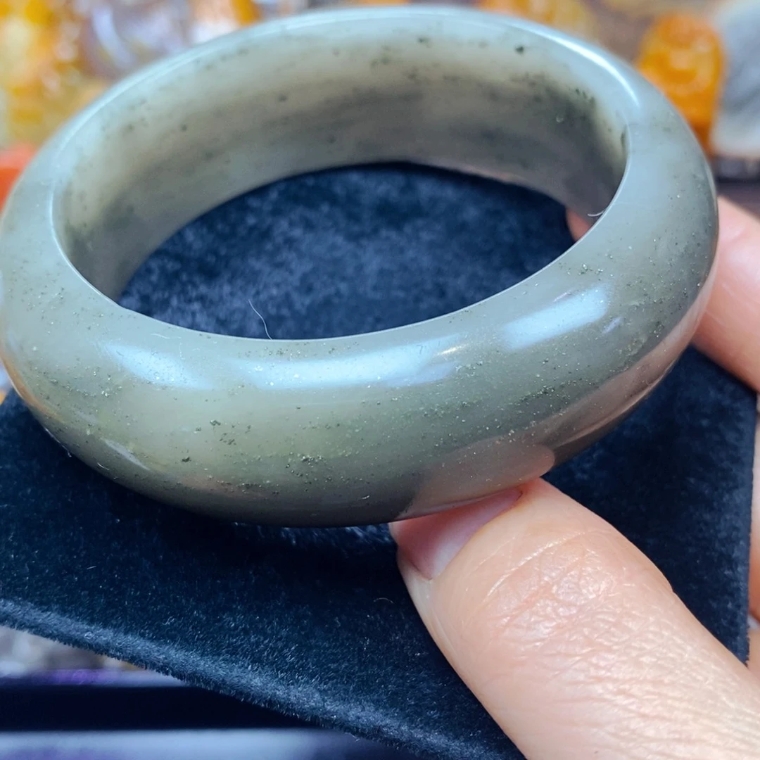 未镶嵌石英质玉（黄龙玉）颈饰