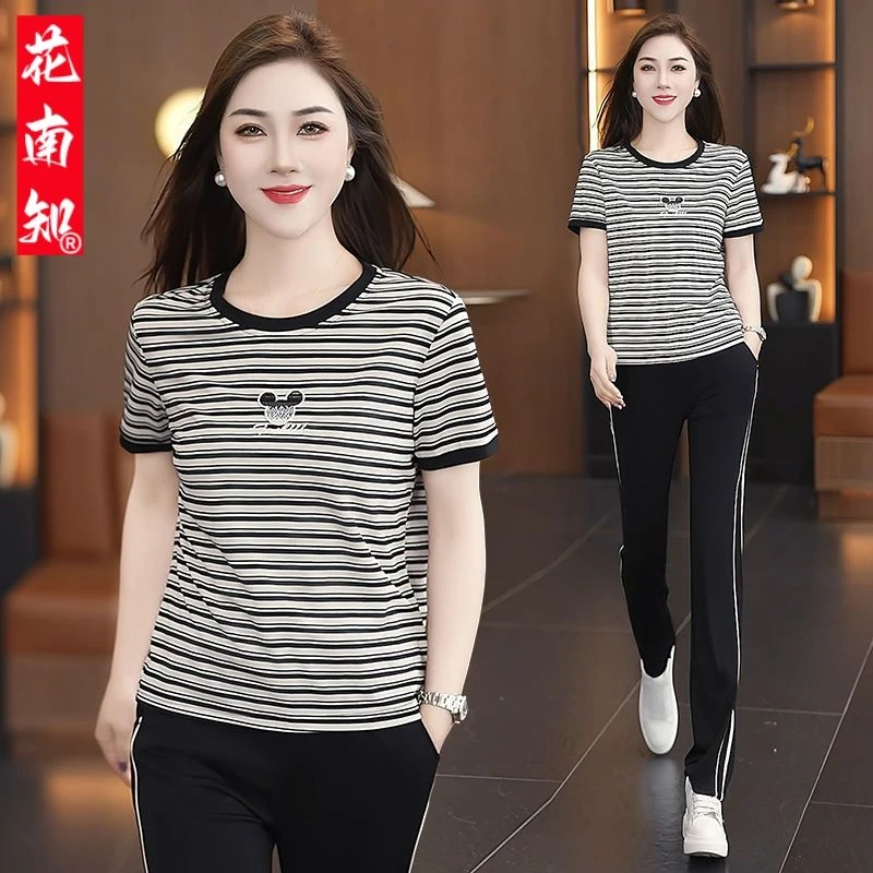 五十岁妈妈条纹运动套装夏季2025新款50女士时尚圆领休闲女两件套