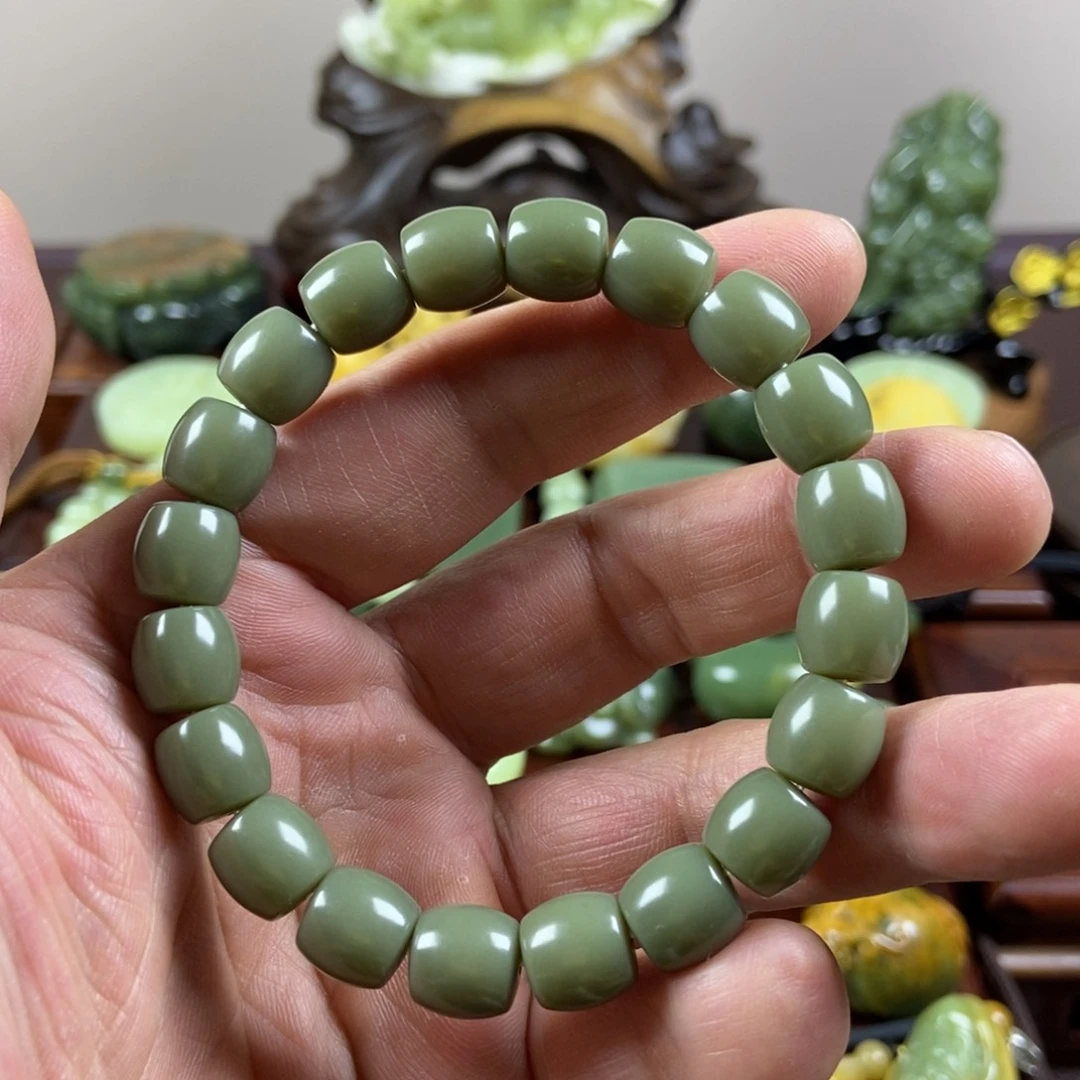 岫岩老玉（透闪石质玉）未镶嵌珠宝奇石