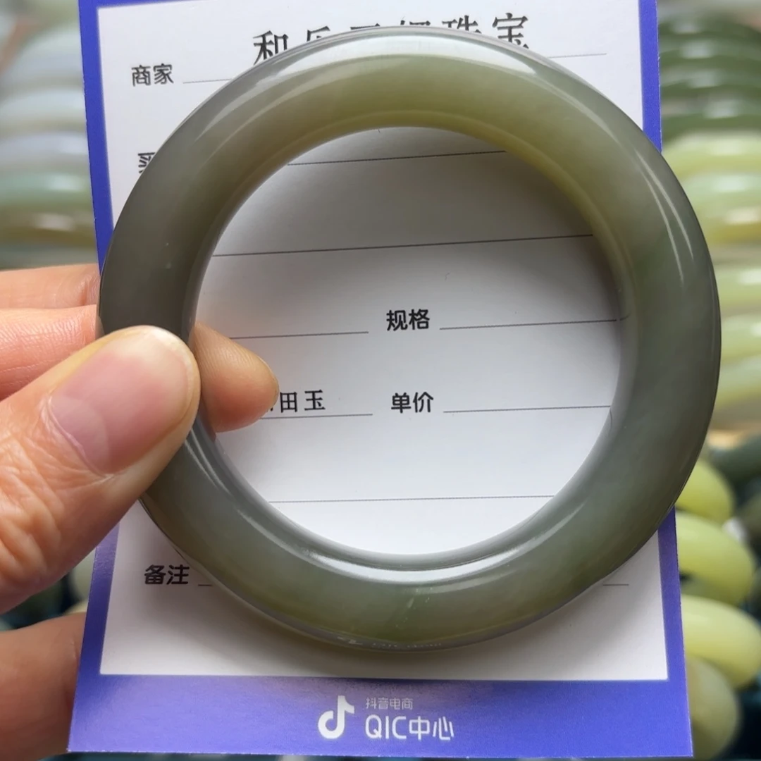 花***溪和田玉未镶嵌颈饰