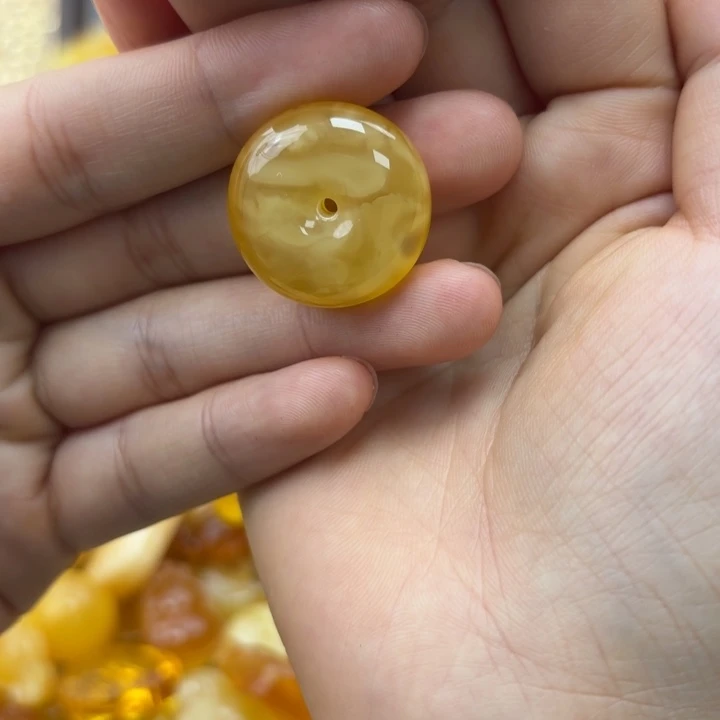 未镶嵌琥珀珠宝奇石