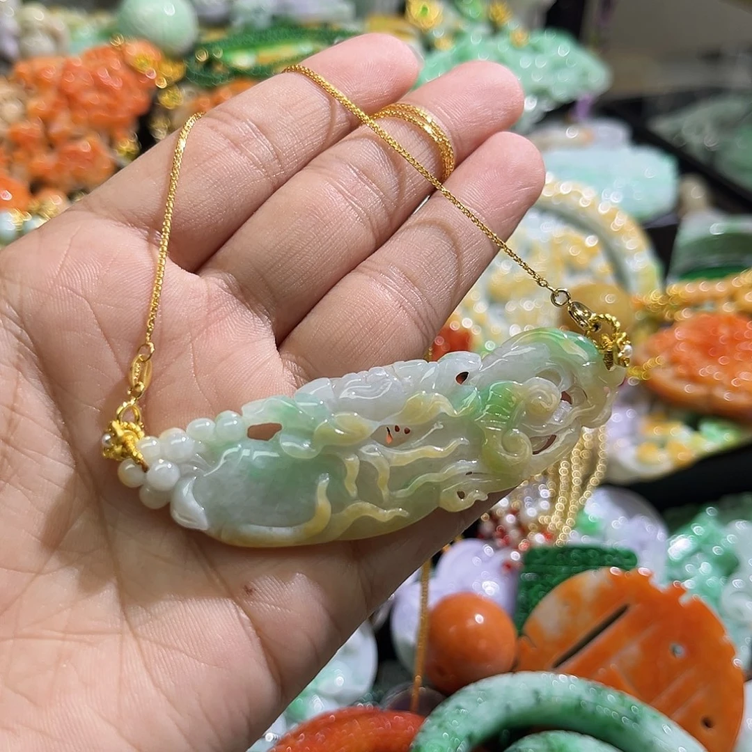 翡翠未镶嵌颈饰待编织
