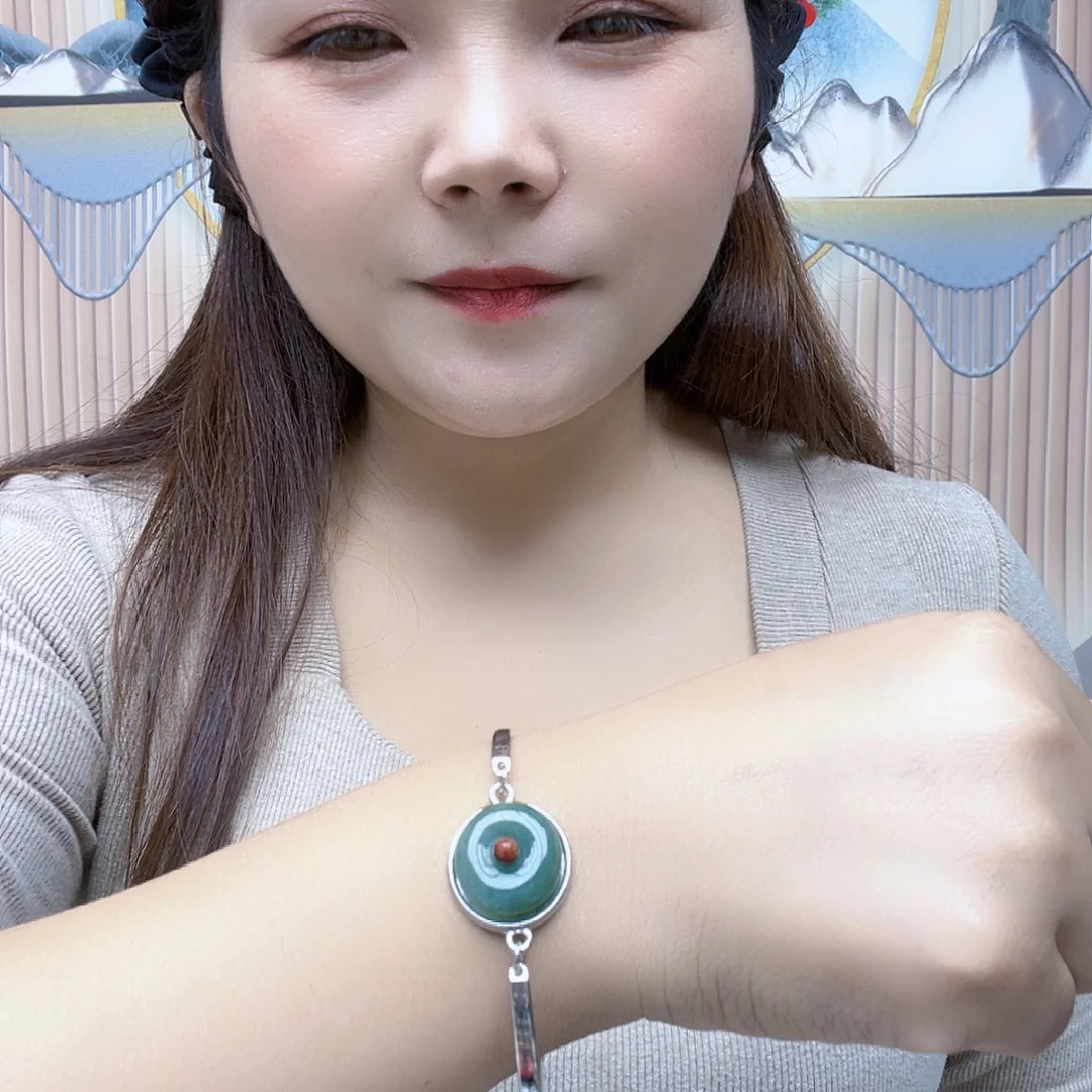 翡翠未镶嵌颈饰手链