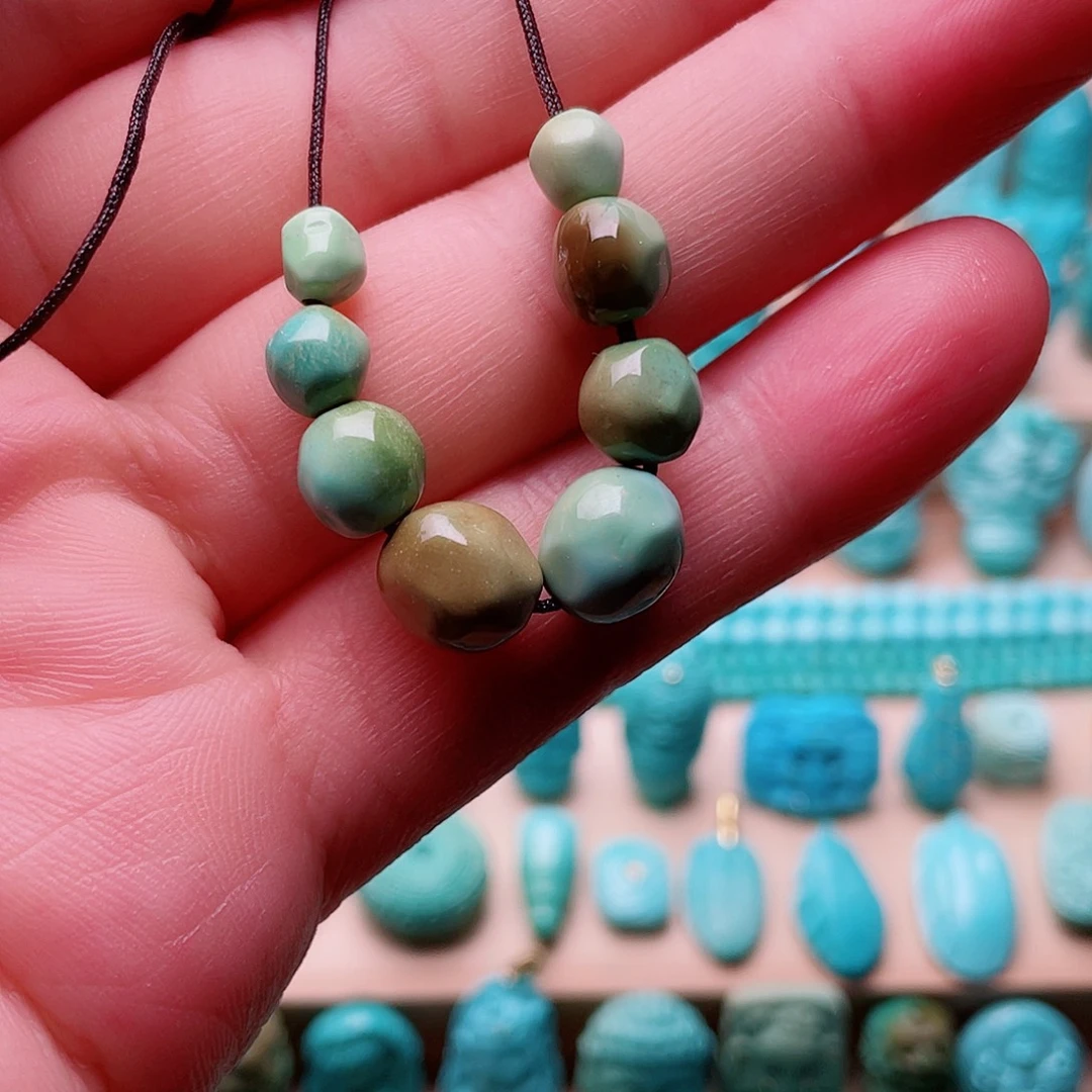 绿松石未镶嵌颈饰