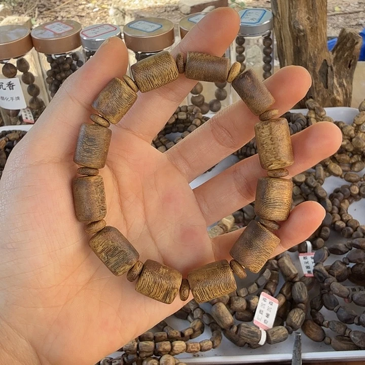 虎***踪沉香沉香碎屑尖峰岭板头单圈