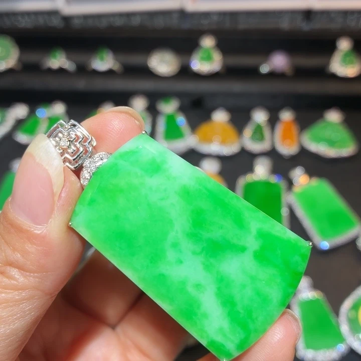 瑶***浩翡翠18K金镶嵌吊坠(不含链)翡翠