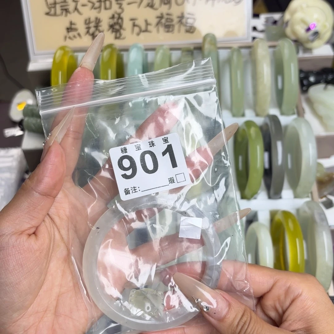 未镶嵌蛇纹石玉手镯广**妹