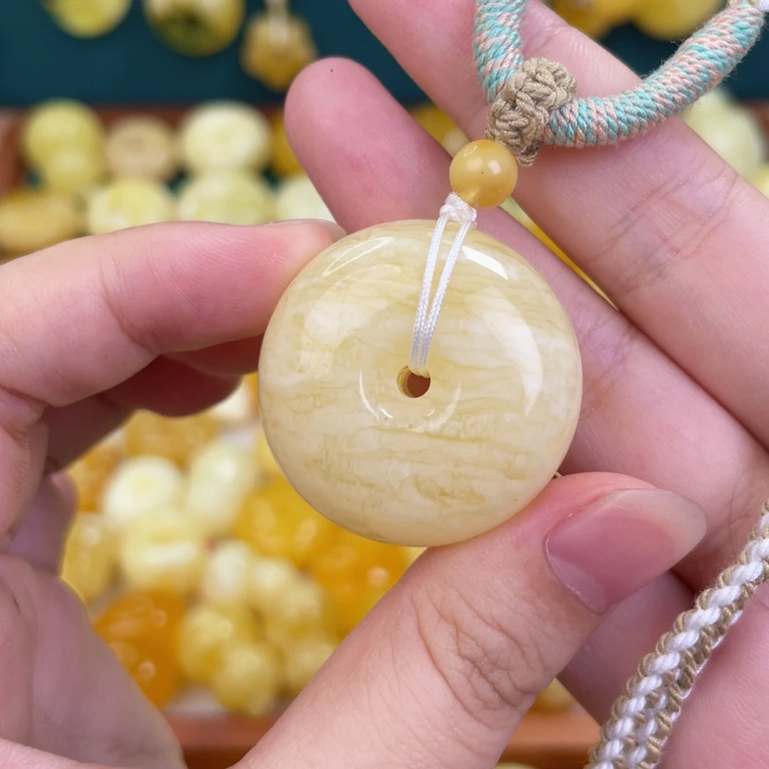 未镶嵌吊坠(赠链)蜜蜡