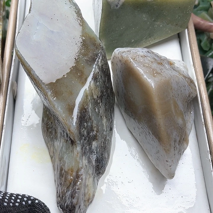 和田玉（糖玉）和田玉边角料9K金镶嵌阿**巴