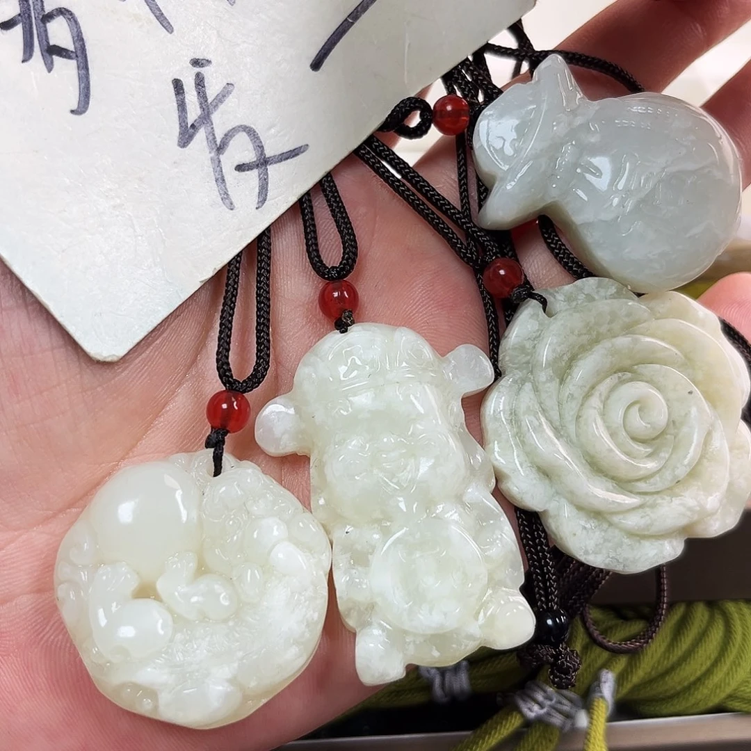 蛇纹石玉颈饰未镶嵌