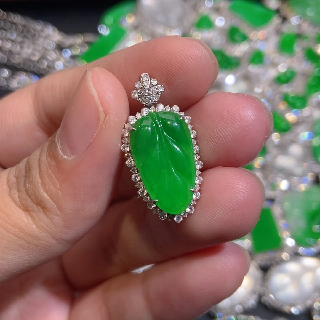 翡翠18K金镶嵌颈饰天然缅甸A货翡翠