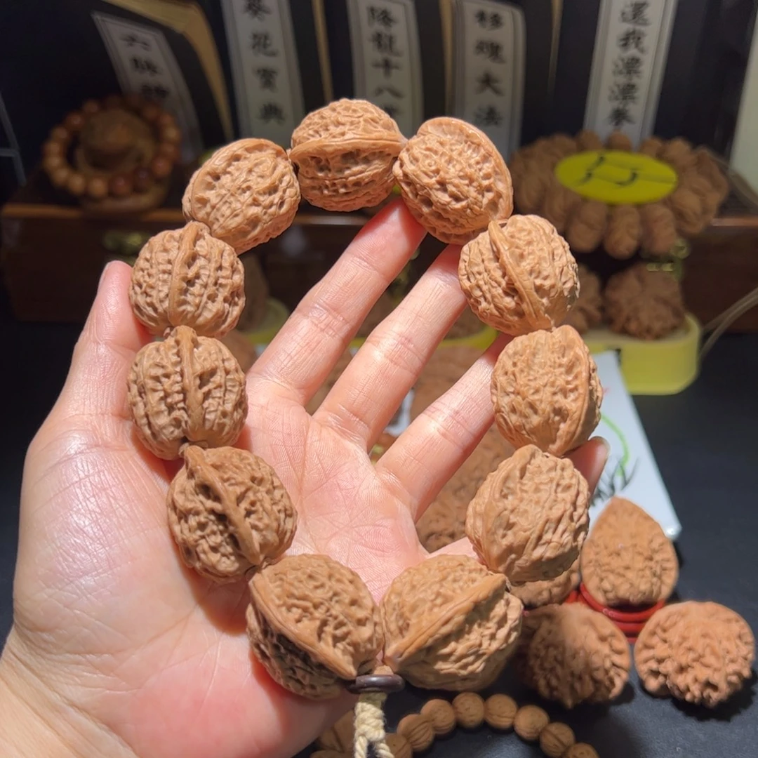 瑞***德把件文玩核桃火云石手持