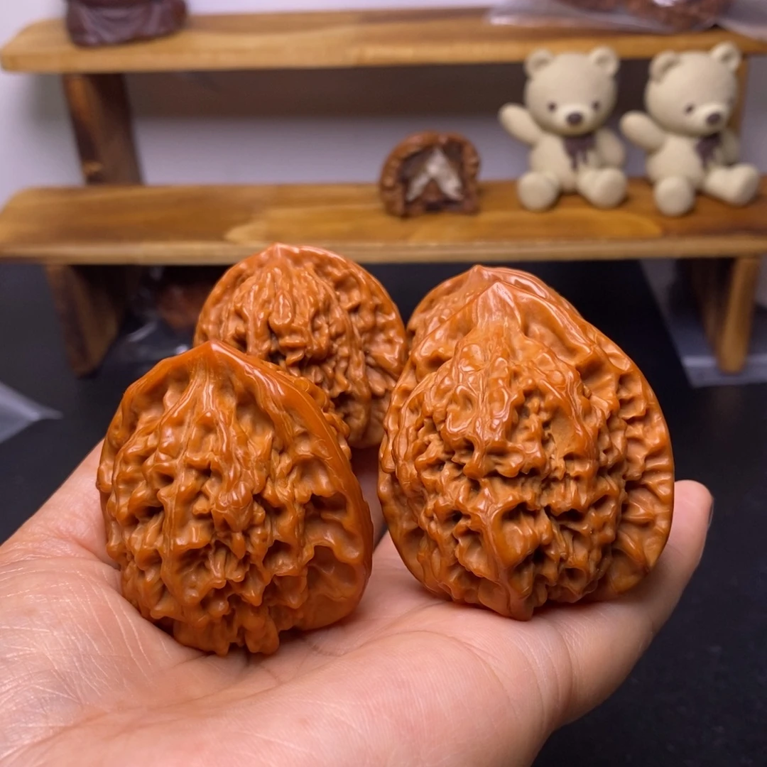 深***吸文玩核桃吊坠官帽有瑕疵，四座楼