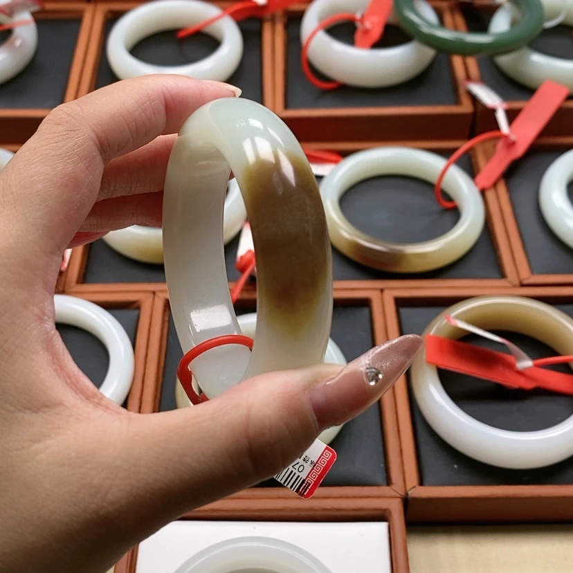 【闪购商品】未镶嵌手镯和田玉