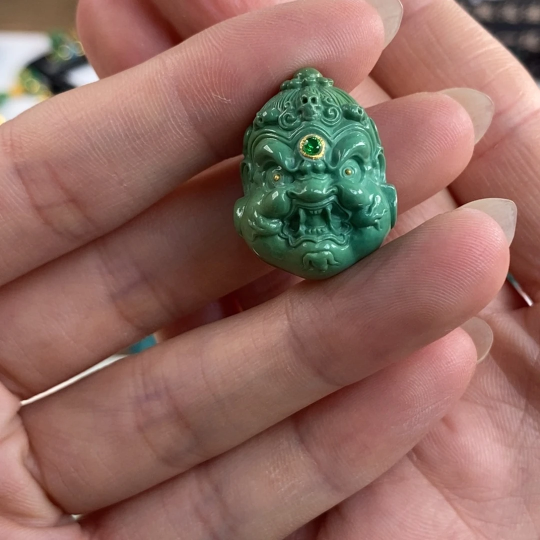 未镶嵌绿松石。黑天首