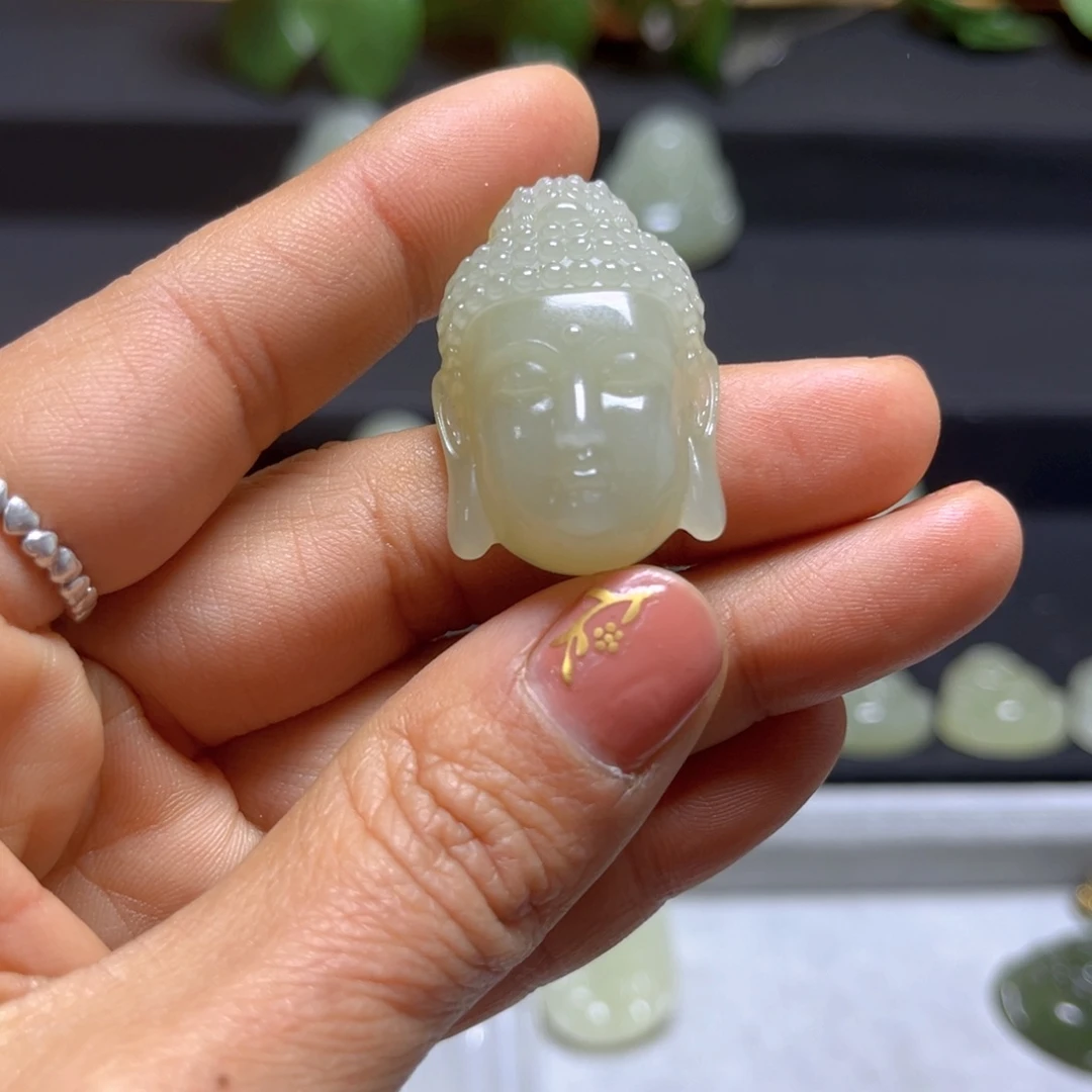 和田玉颈饰未镶嵌一**花