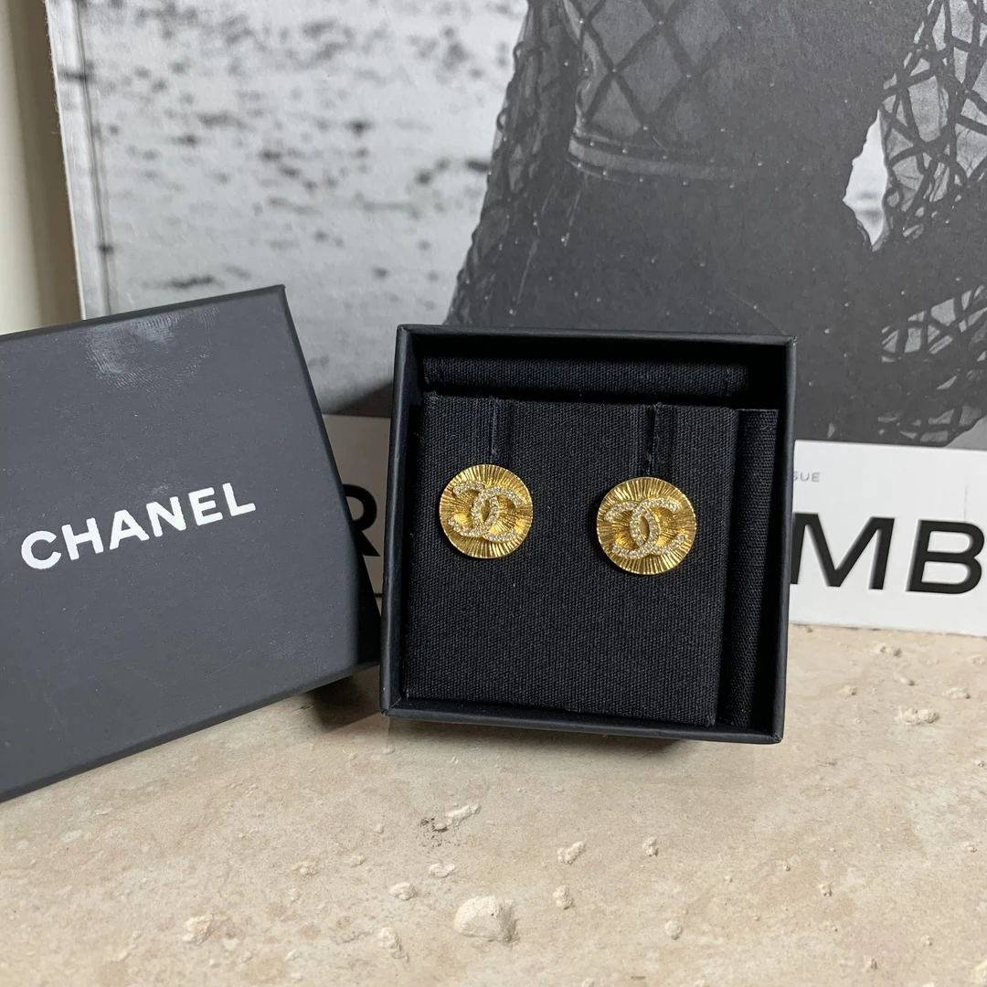 未使用 Chanel/香奈儿 壹臻楠楠/22A金色纽扣双c耳钉 93091501