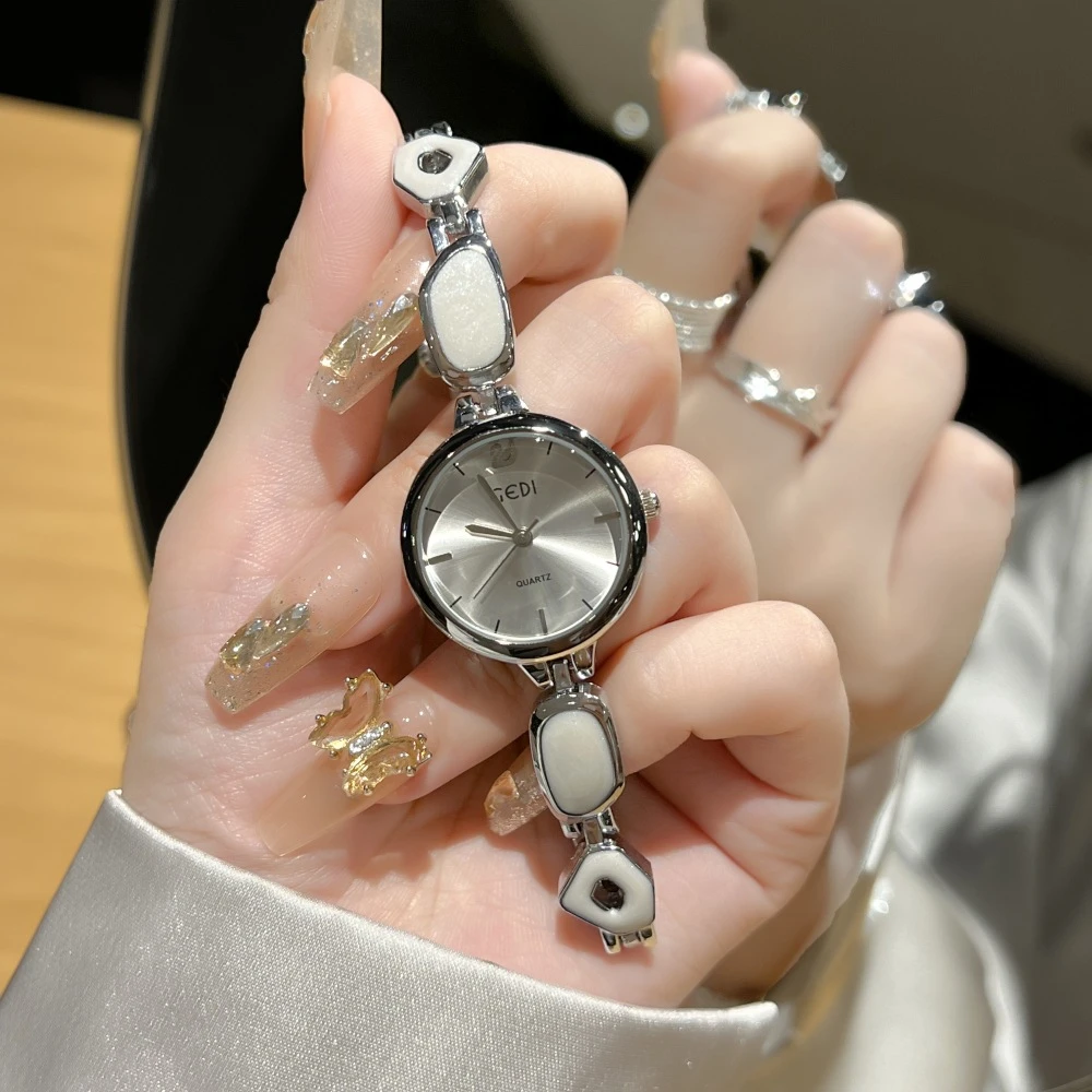 爆款新中式小天鹅手表女ins小众高级感女款时尚防水石英手链腕表