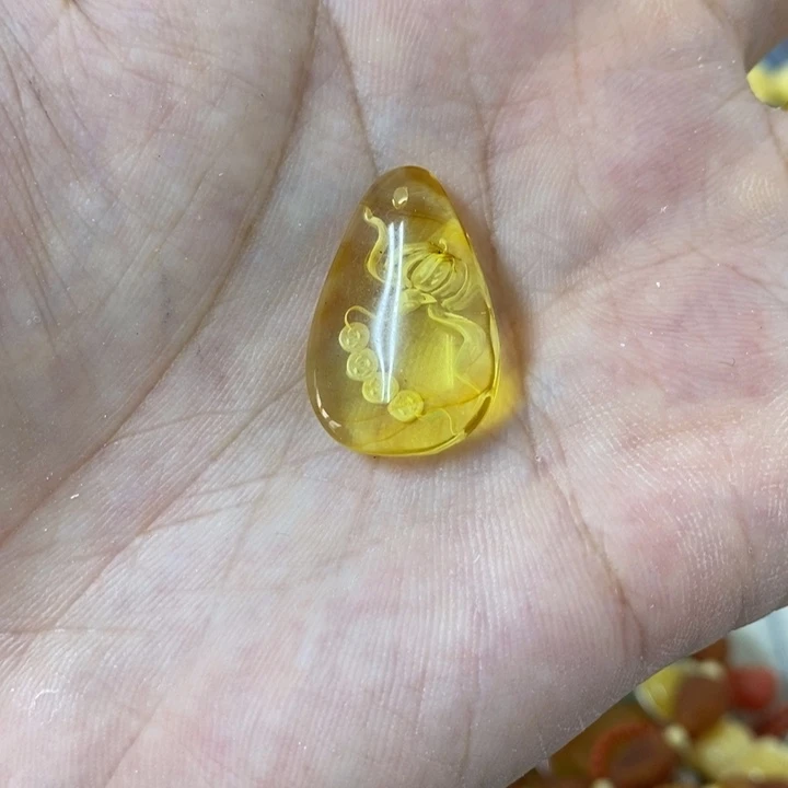 未镶嵌蜜蜡裸石吊坠