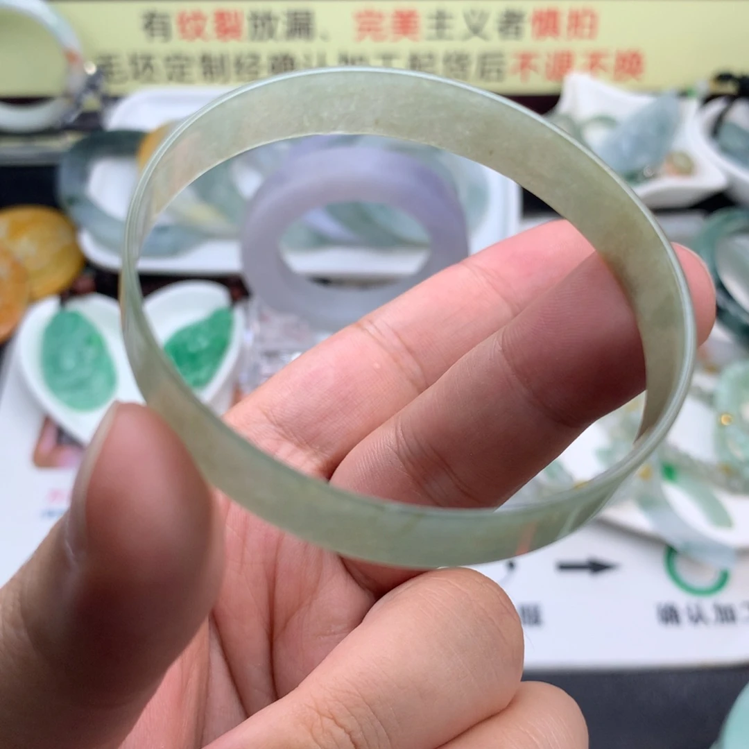 【闪购商品】未镶嵌定制翡翠55公主镯