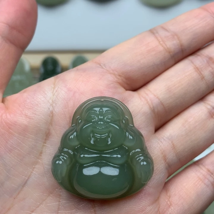 平***人和田玉未镶嵌颈饰