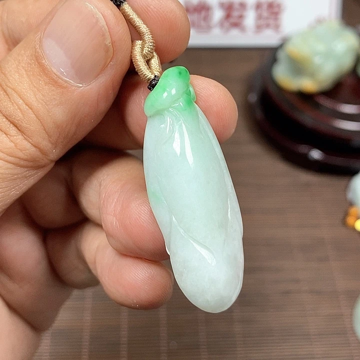 颈饰未镶嵌翡翠天然翡翠玉A货配证书