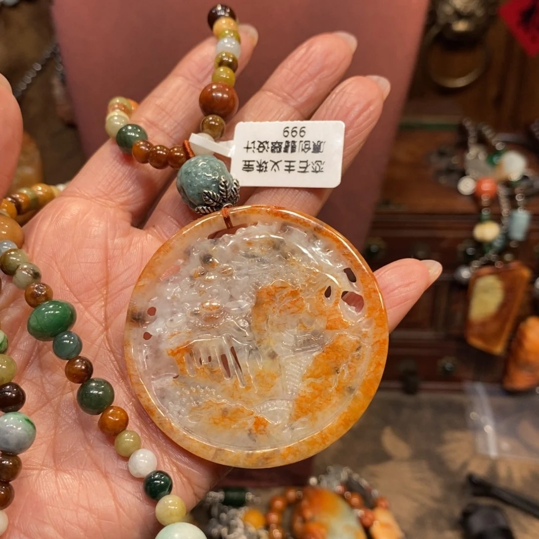 翡翠吊坠(赠链)未镶嵌