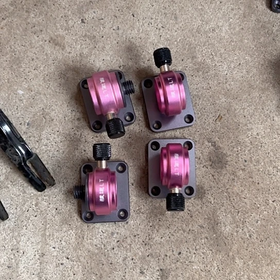 狼某伞架一对粉色。 微瑕。