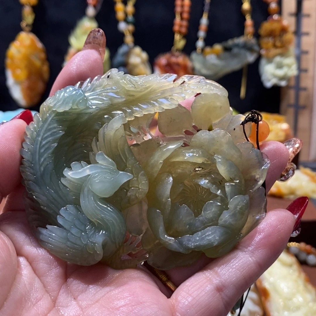 蛇纹石玉颈饰未镶嵌