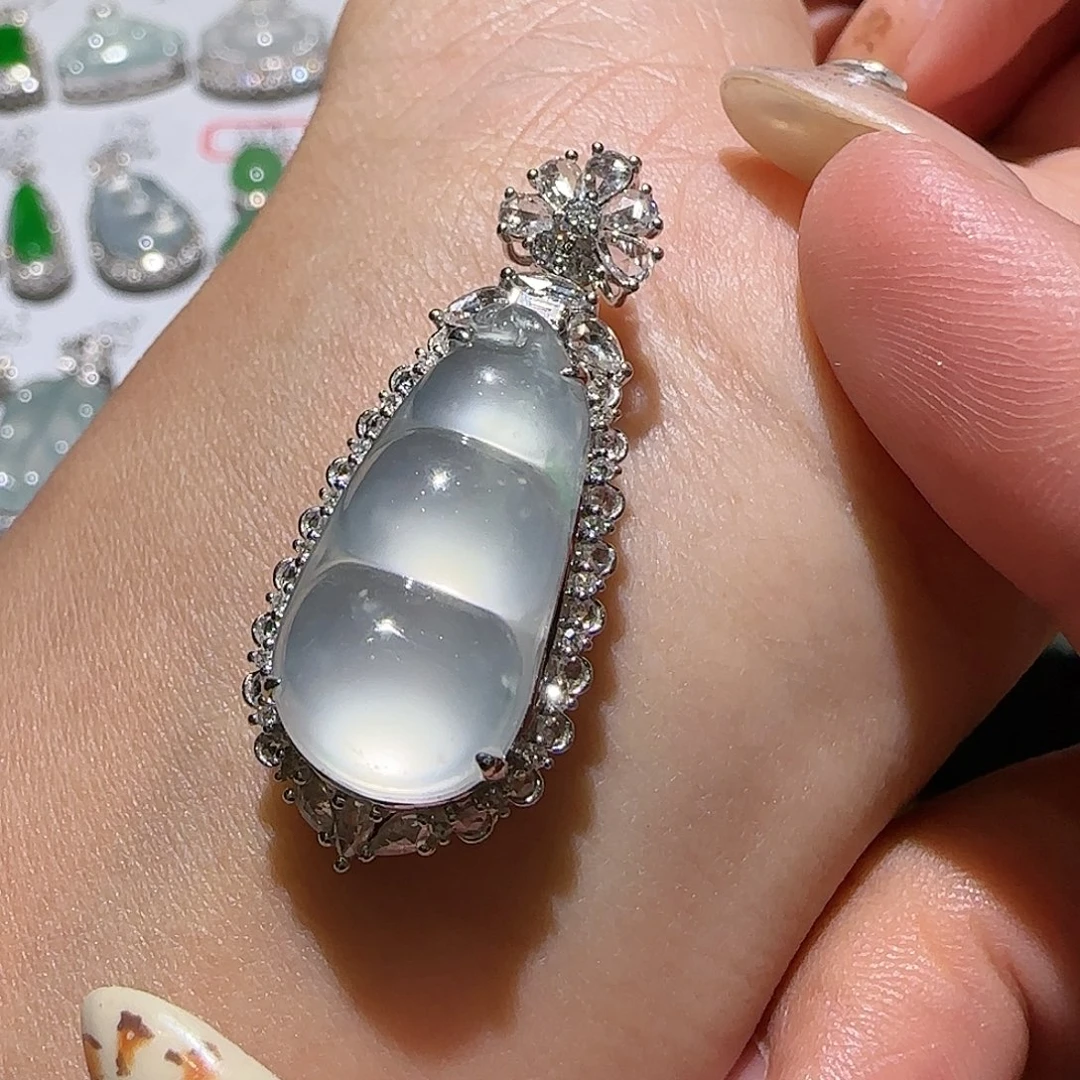 【闪购商品】颈饰18K金镶嵌翡翠天然